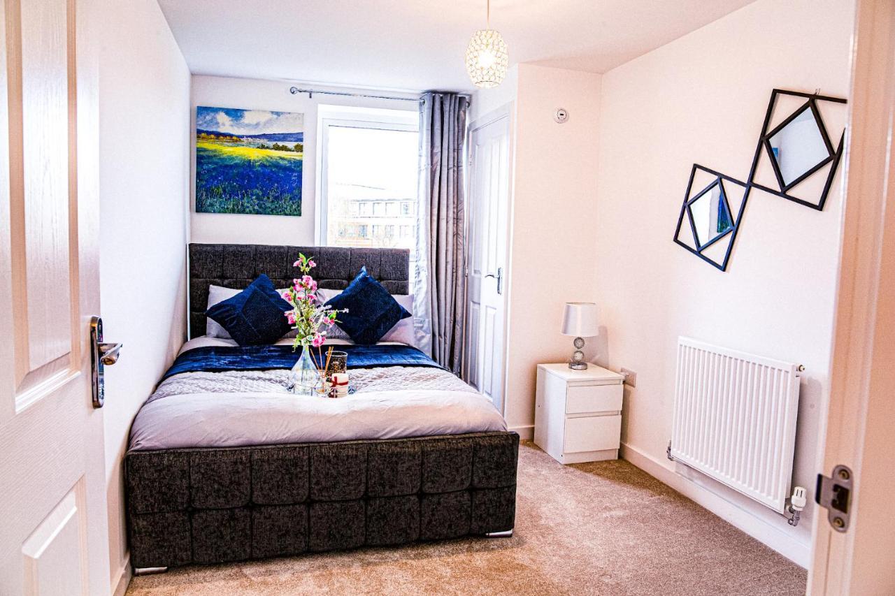 A Luxury 2 Bedroom Apartment With 2 Free Parking ชาแธม ภายนอก รูปภาพ