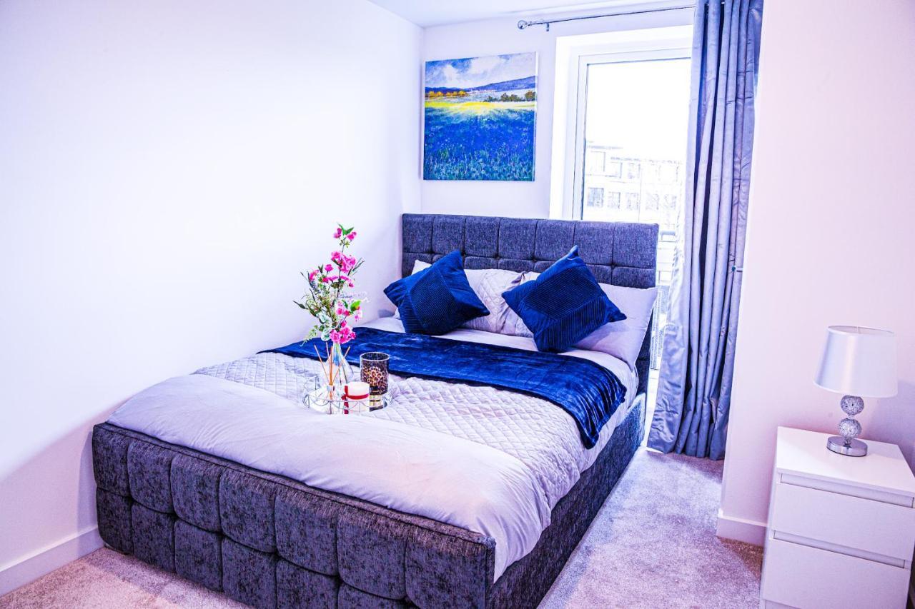 A Luxury 2 Bedroom Apartment With 2 Free Parking ชาแธม ภายนอก รูปภาพ
